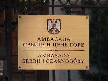 Tablica przed ambasadą Serbii i Czarnogóry